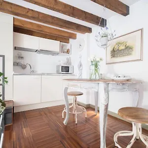 https://romantic-loft-porta-venezia-milan.italymilanhotels.net
